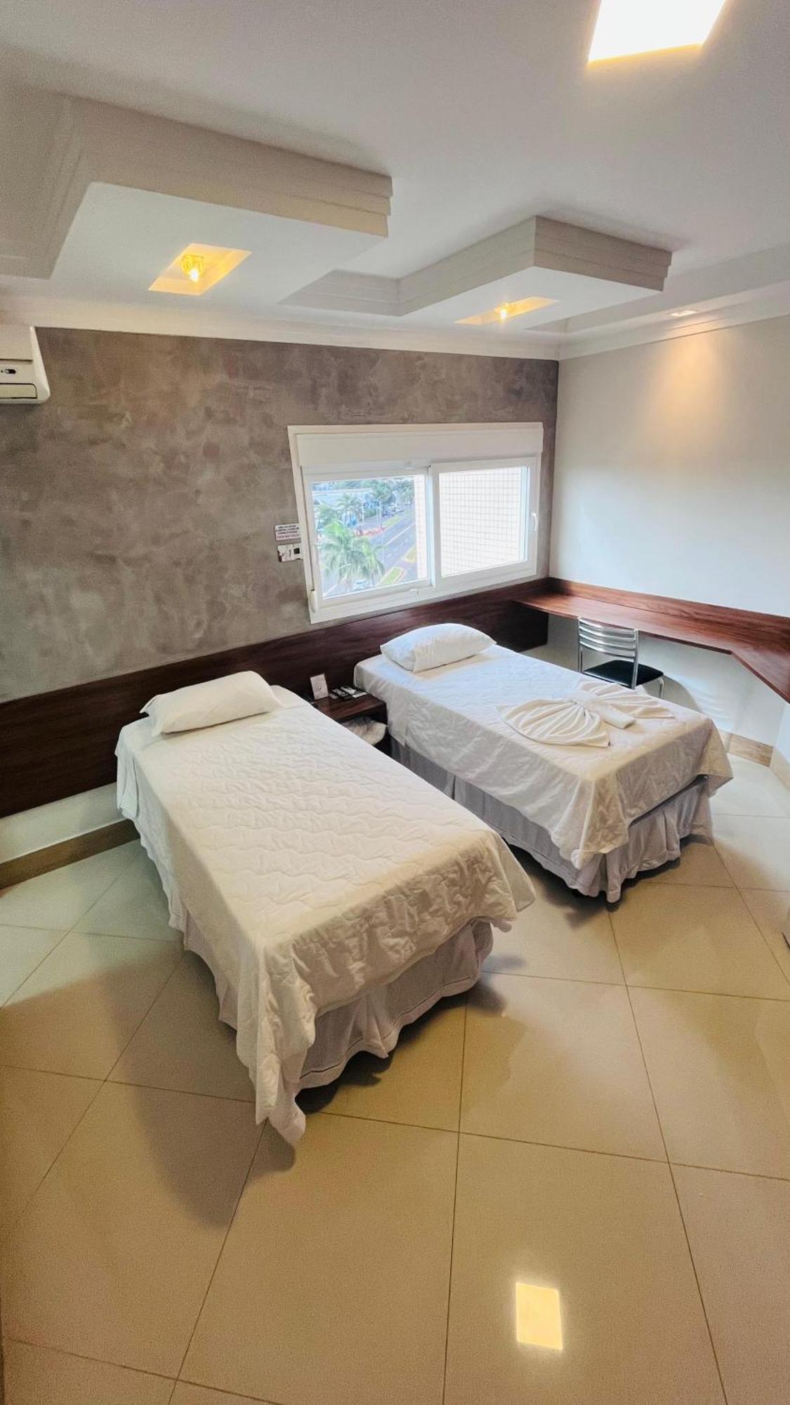 Shelton Palace Paranavai