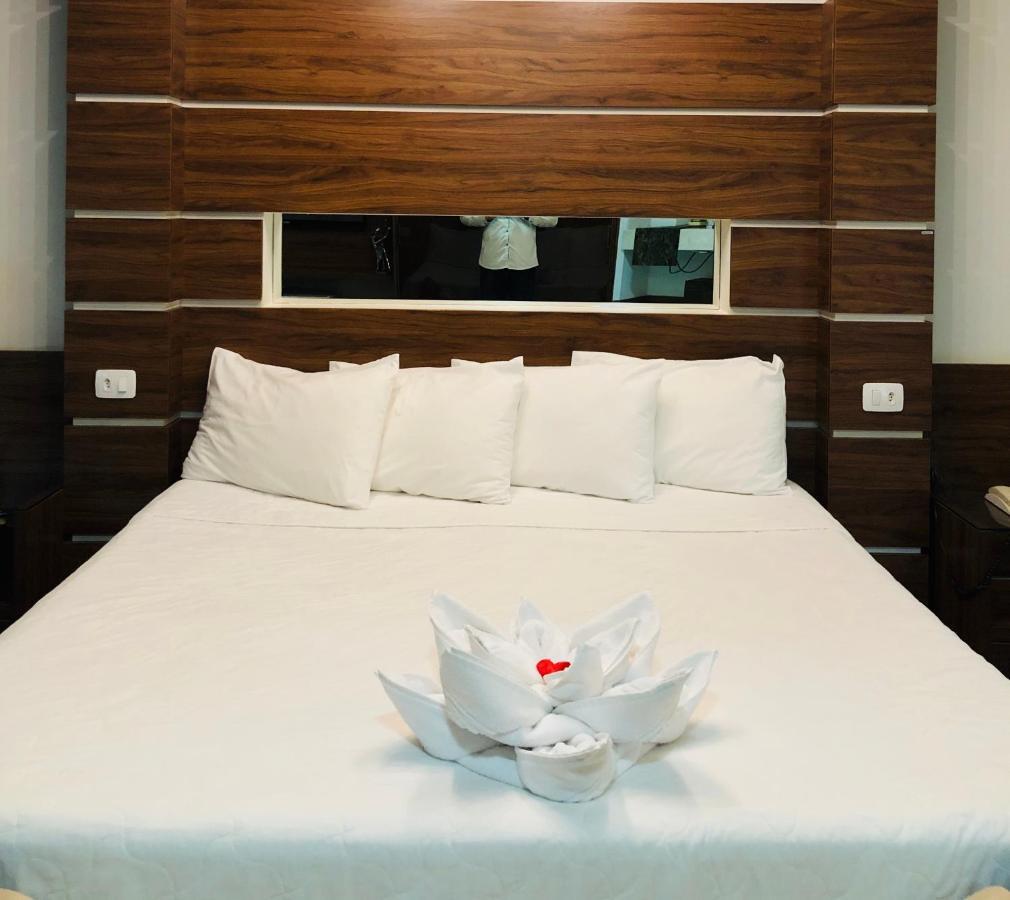 Shelton Palace 3*